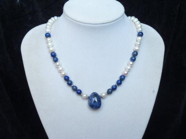 Perly bílé, lapis lazuli, sodalit (1011) 940,-